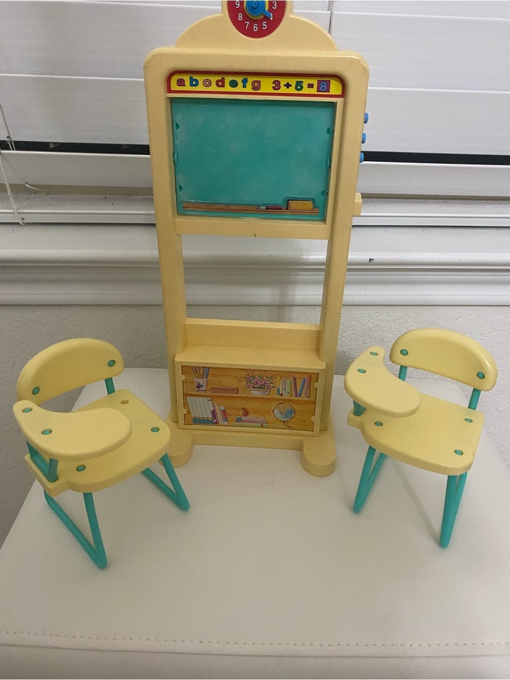 Vintage 1995 Mattel Barbie Teacher Classroom Playset Chalkboard 2 Student Desks